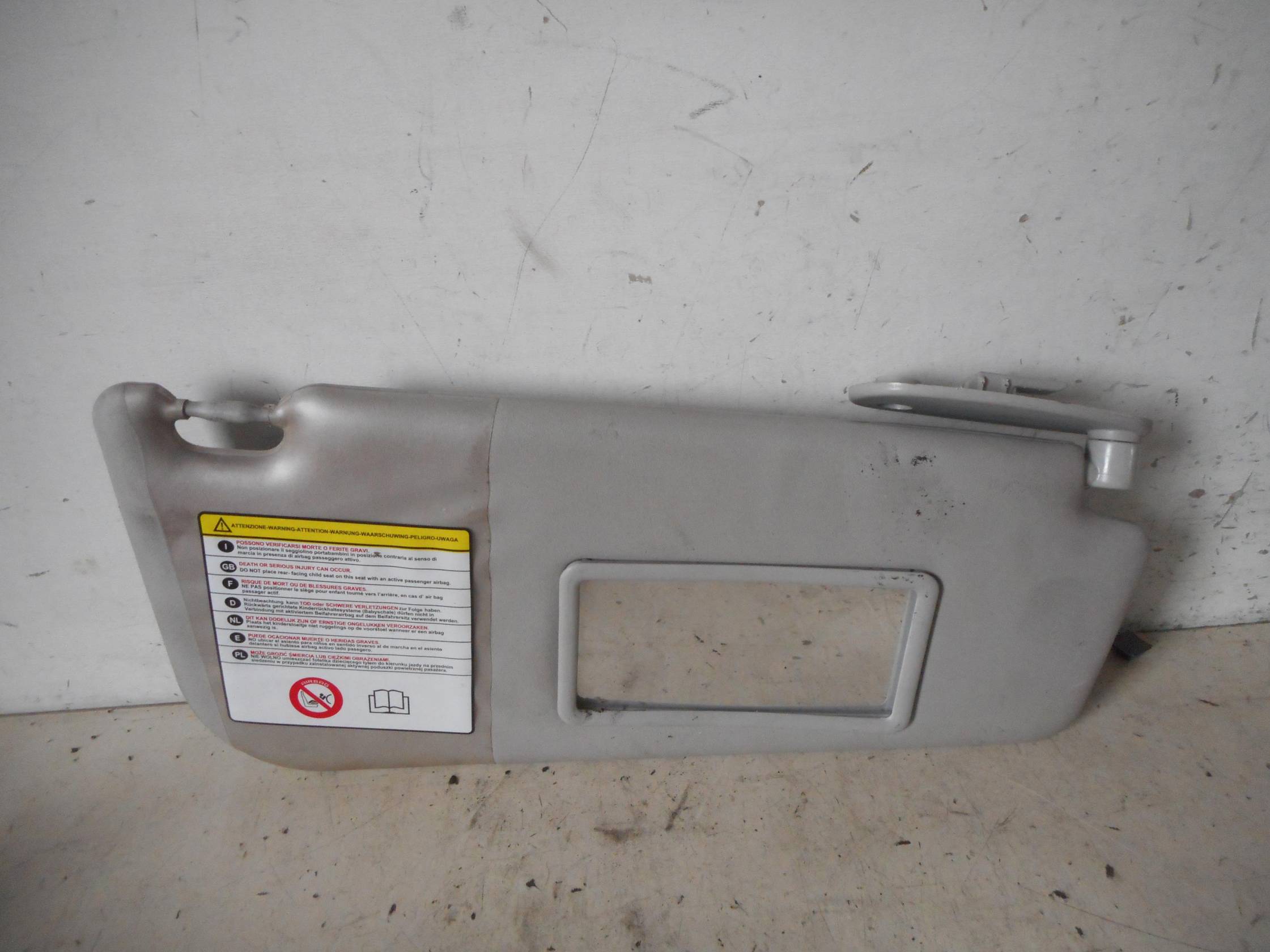 Aletta parasole parabrezza dx.